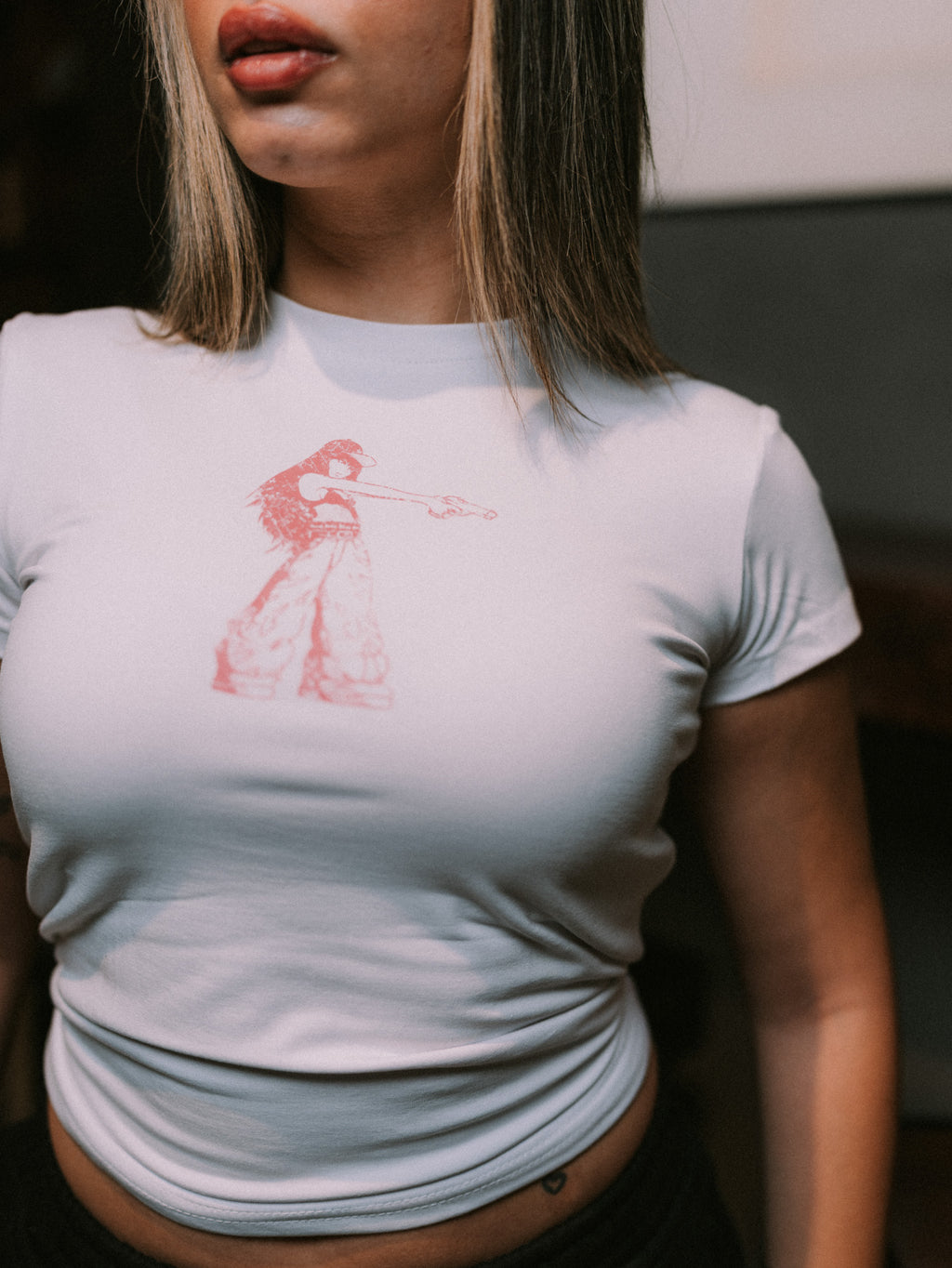 BABE TEE GIRL SHOOTING WHITE