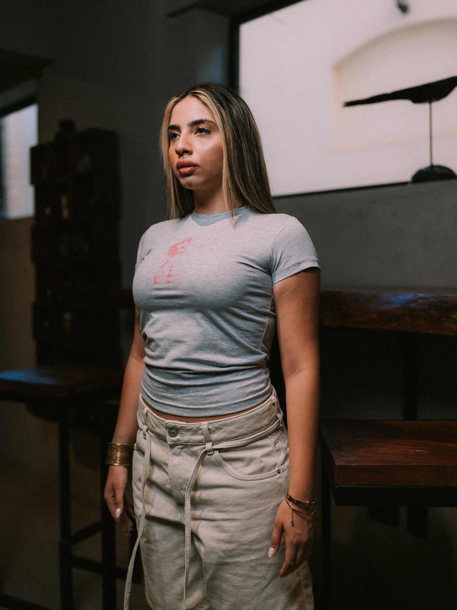 BABE TEE GIRL SHOOTING GRAY