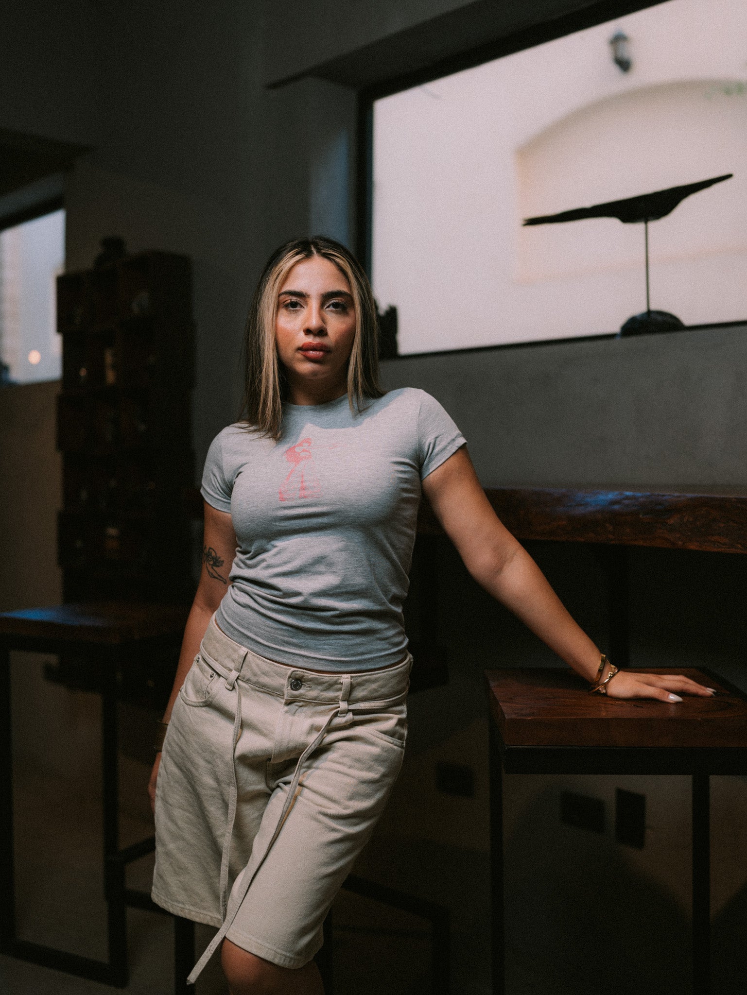 BABE TEE GIRL SHOOTING GRAY