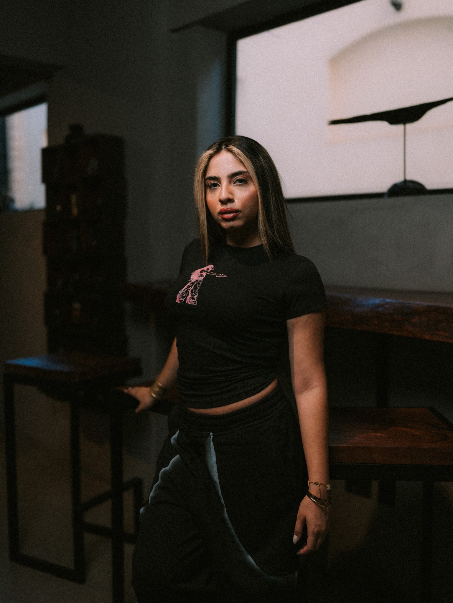 BABE TEE GIRL SHOOTING BLACK