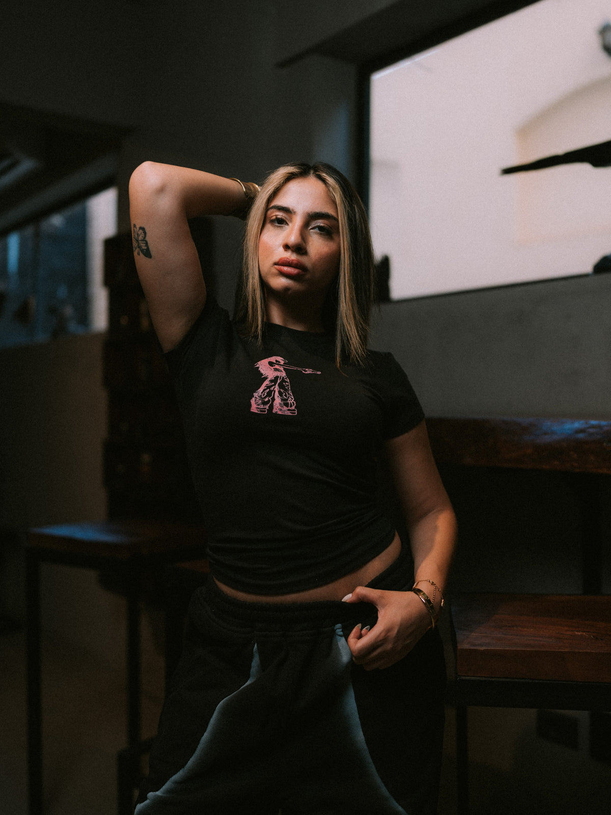 BABE TEE GIRL SHOOTING BLACK