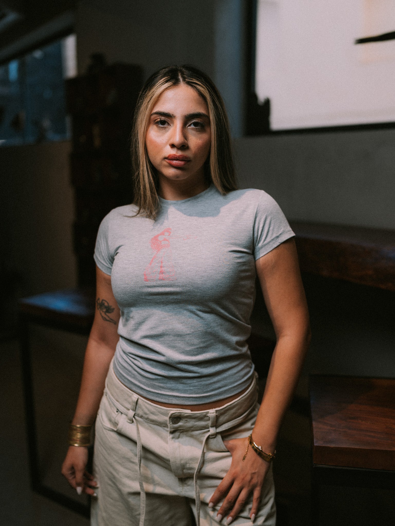 BABE TEE GIRL SHOOTING GRAY